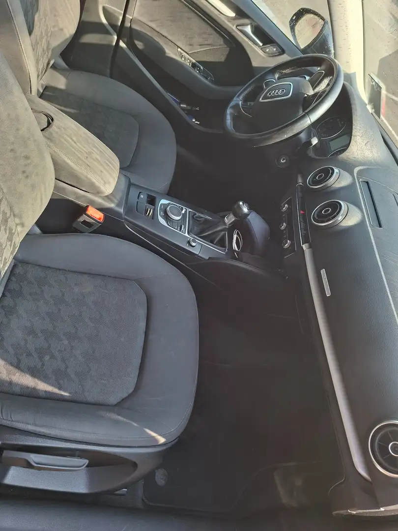 Audi A3 A3 1.6 TDI Limousine Zwart - 2