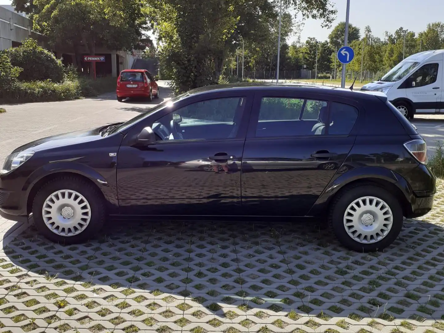 Opel Astra Astra 1.6 Edition Schwarz - 1