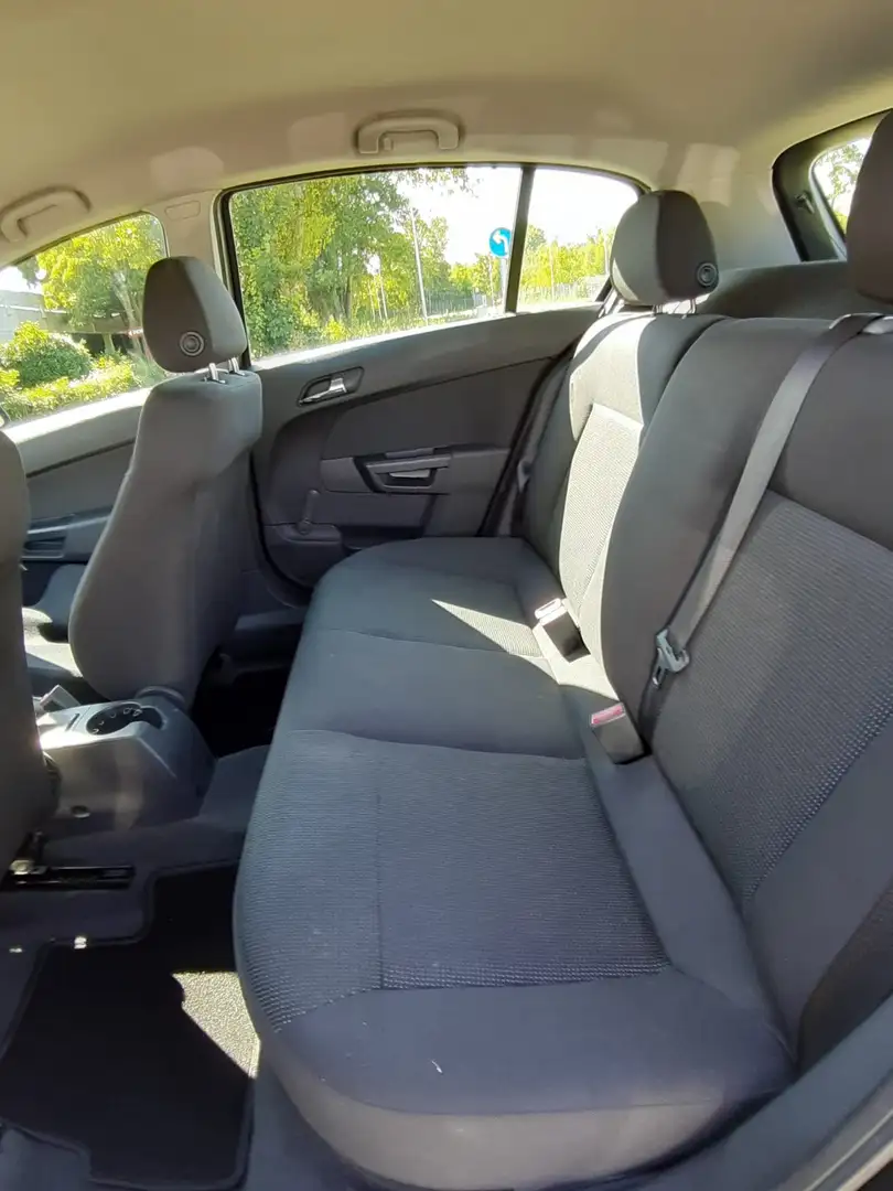 Opel Astra Astra 1.6 Edition Schwarz - 2