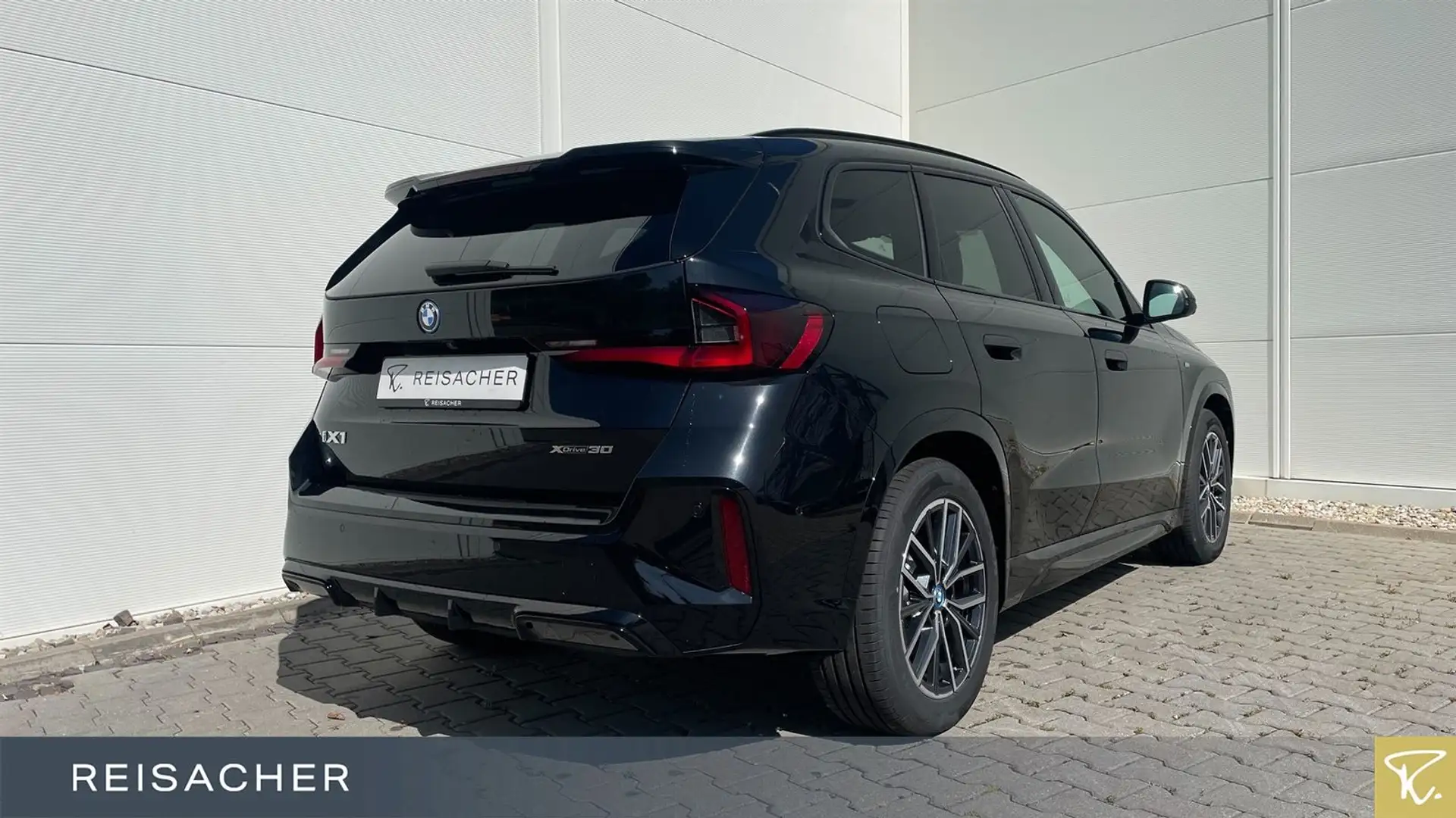 BMW iX1 IX1 A XDRIVE30 M-Sport,AHK,el.Sitz+Mem,DA+,Autom Schwarz - 2