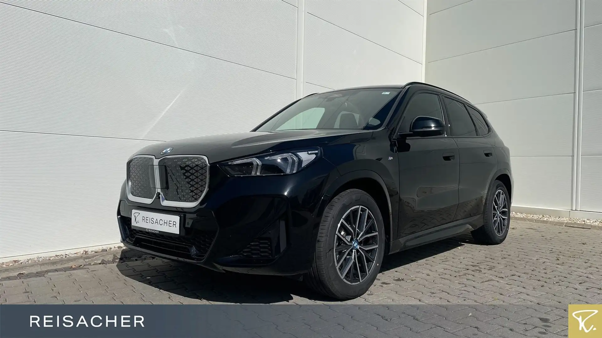 BMW iX1 IX1 A XDRIVE30 M-Sport,AHK,el.Sitz+Mem,DA+,Autom Schwarz - 1