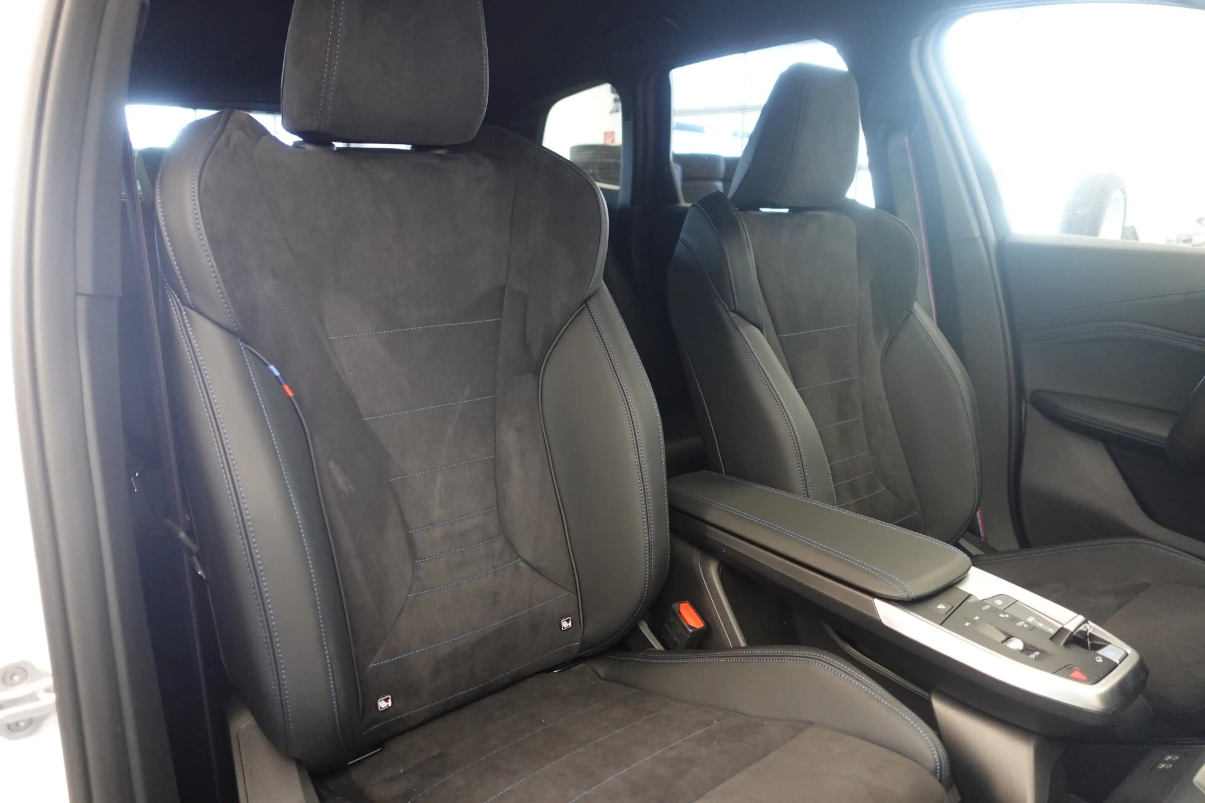 BMW iX1 xDrive30 U11 — photo 6