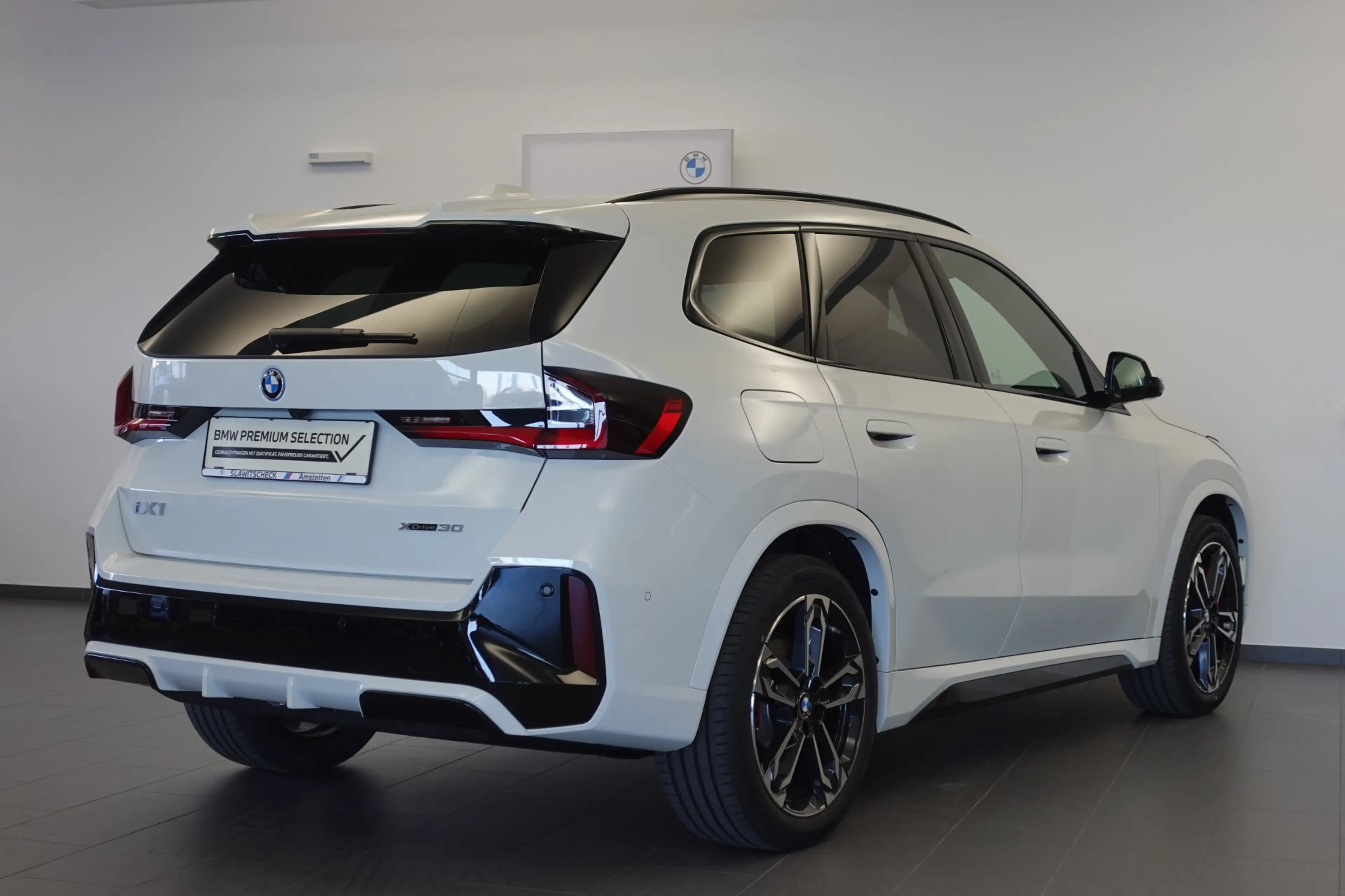 BMW iX1 xDrive30 U11 — photo 3
