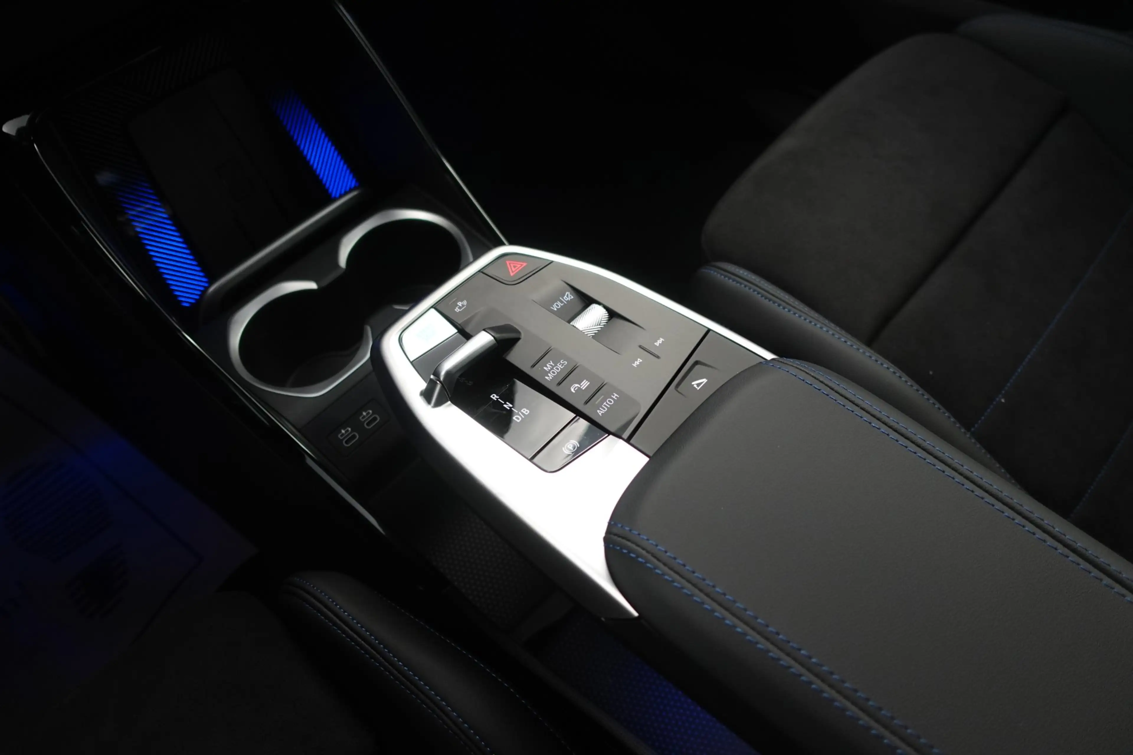 BMW iX1 xDrive30 U11 — photo 14