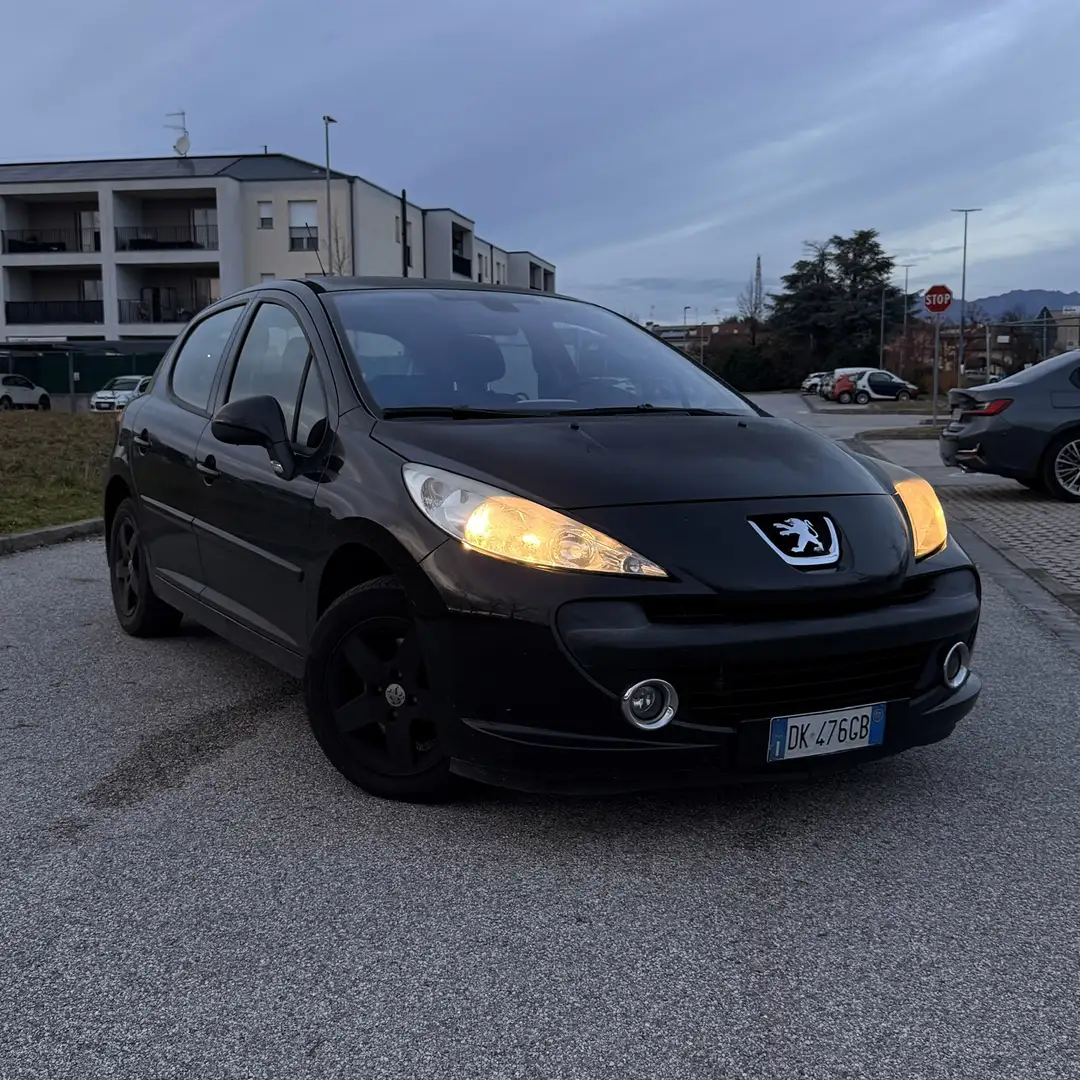 Peugeot 207 - 1