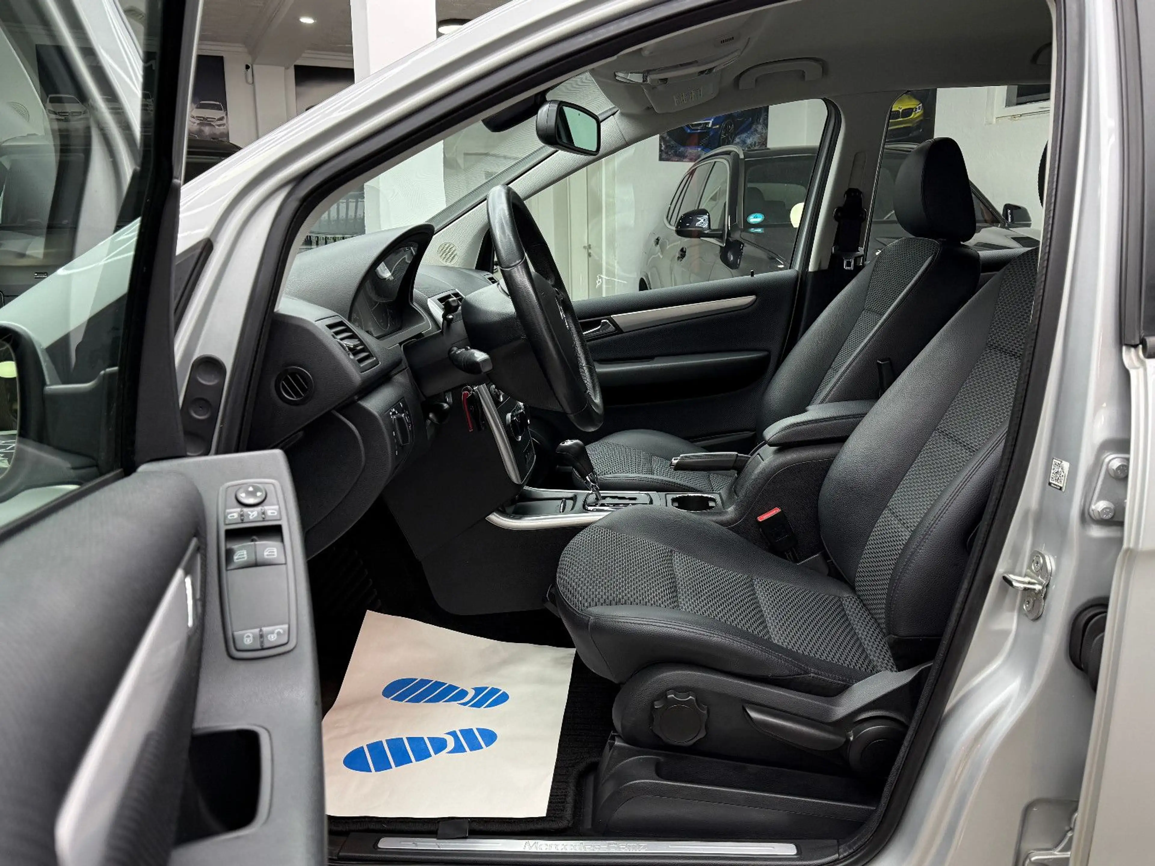 Mercedes-Benz A 180 Avantgarde / 1. Hand Automatik Tempomat — photo 11