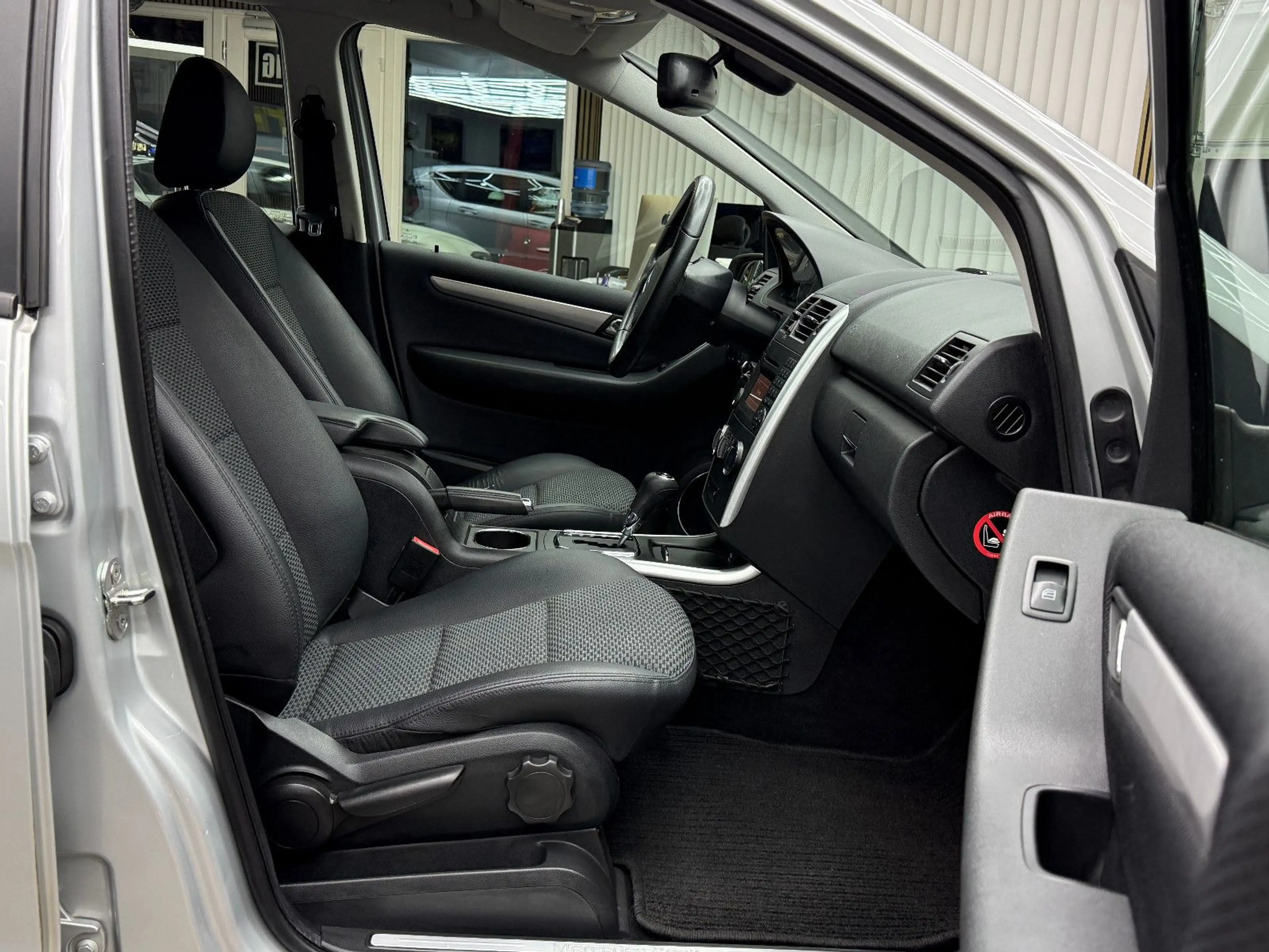 Mercedes-Benz A 180 Avantgarde / 1. Hand Automatik Tempomat — photo 14