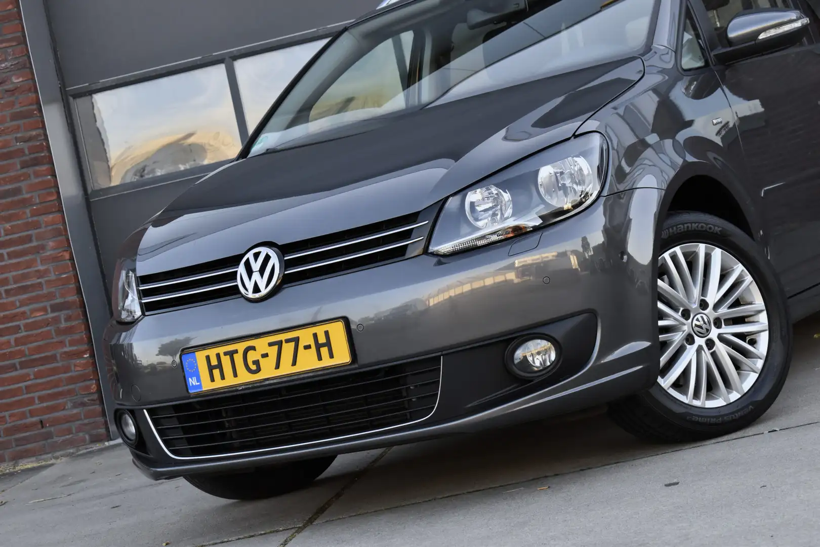Volkswagen Touran 1.4 TSI Cup Navi - Cruise - Clima - Stoelverw. Grijs - 2