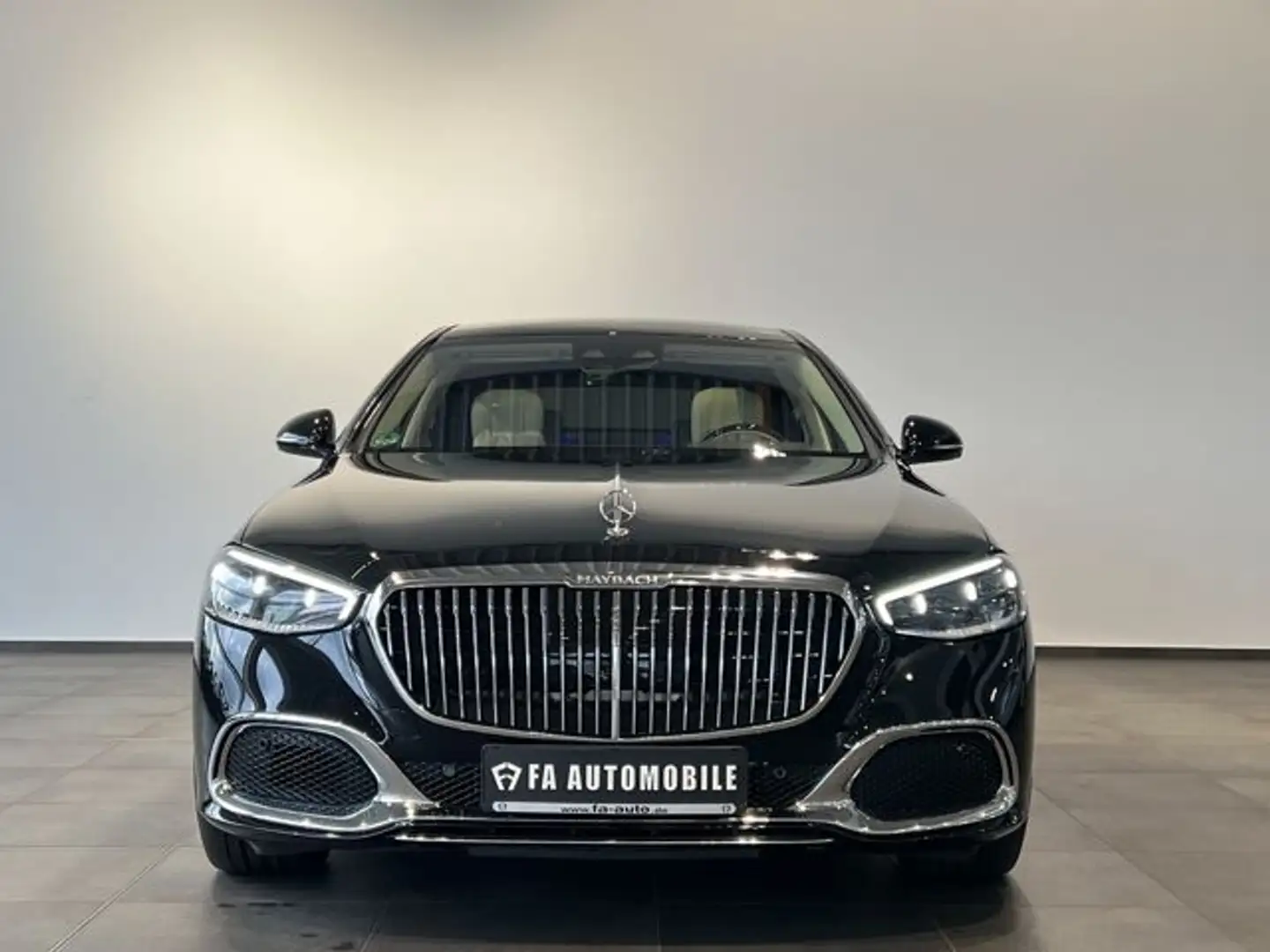 Mercedes-Benz S 680 Maybach 4Matic Pano MBUX Fond 21 Zoll VOLL Schwarz - 2
