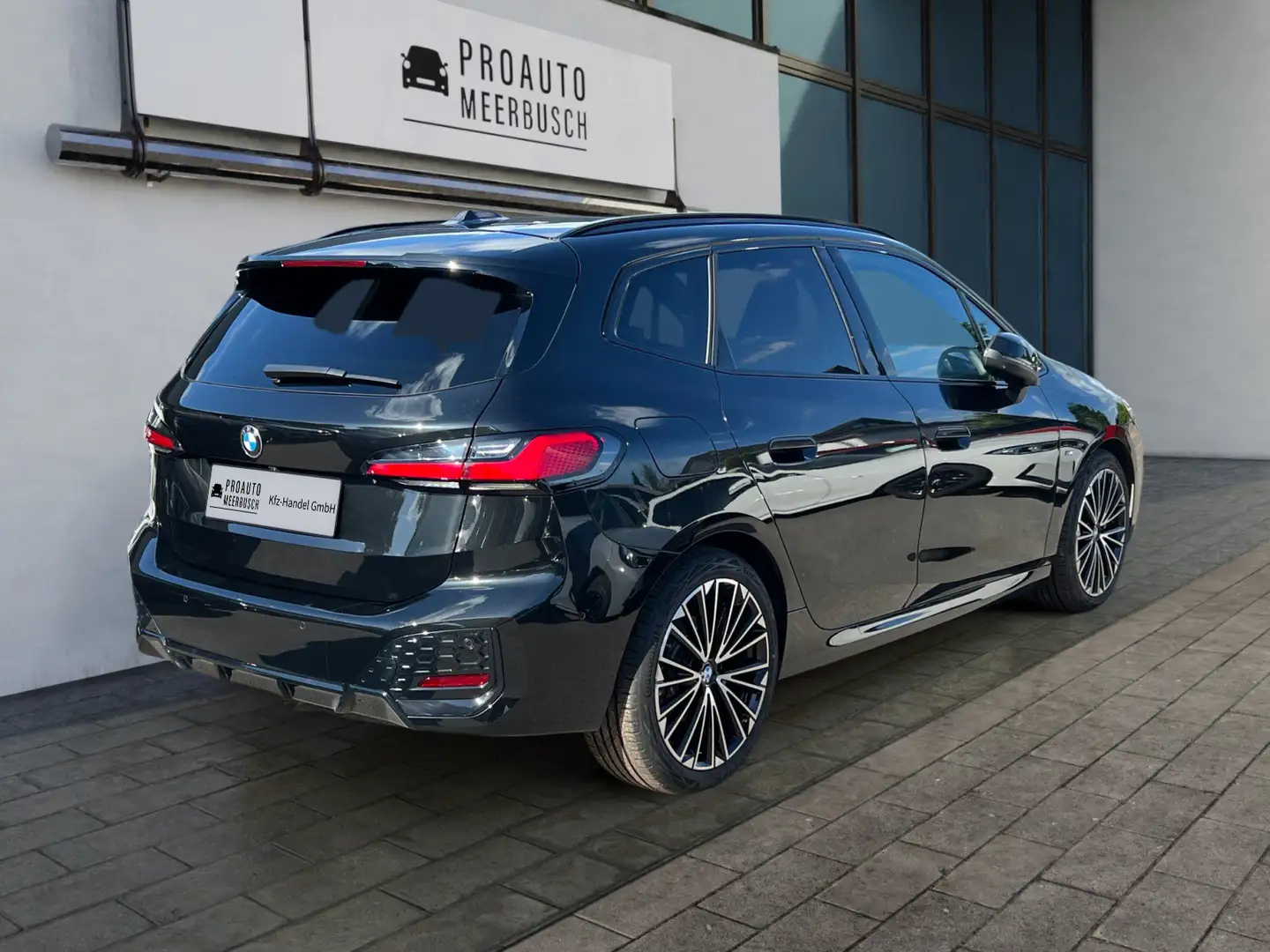 BMW 223 d Active Tourer xDrive M Sport PANO/360°/HEADP Černá - 2