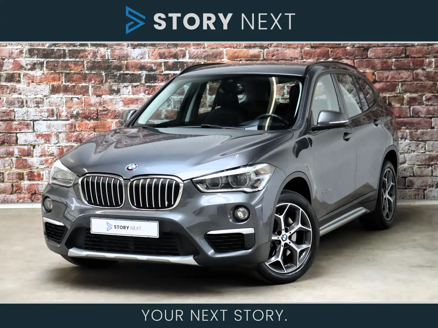 BMW X1 sDrive20i High Executive xLine Automaat / Navigati Gris - 1
