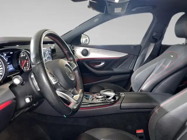 Mercedes-Benz E-Class view 4