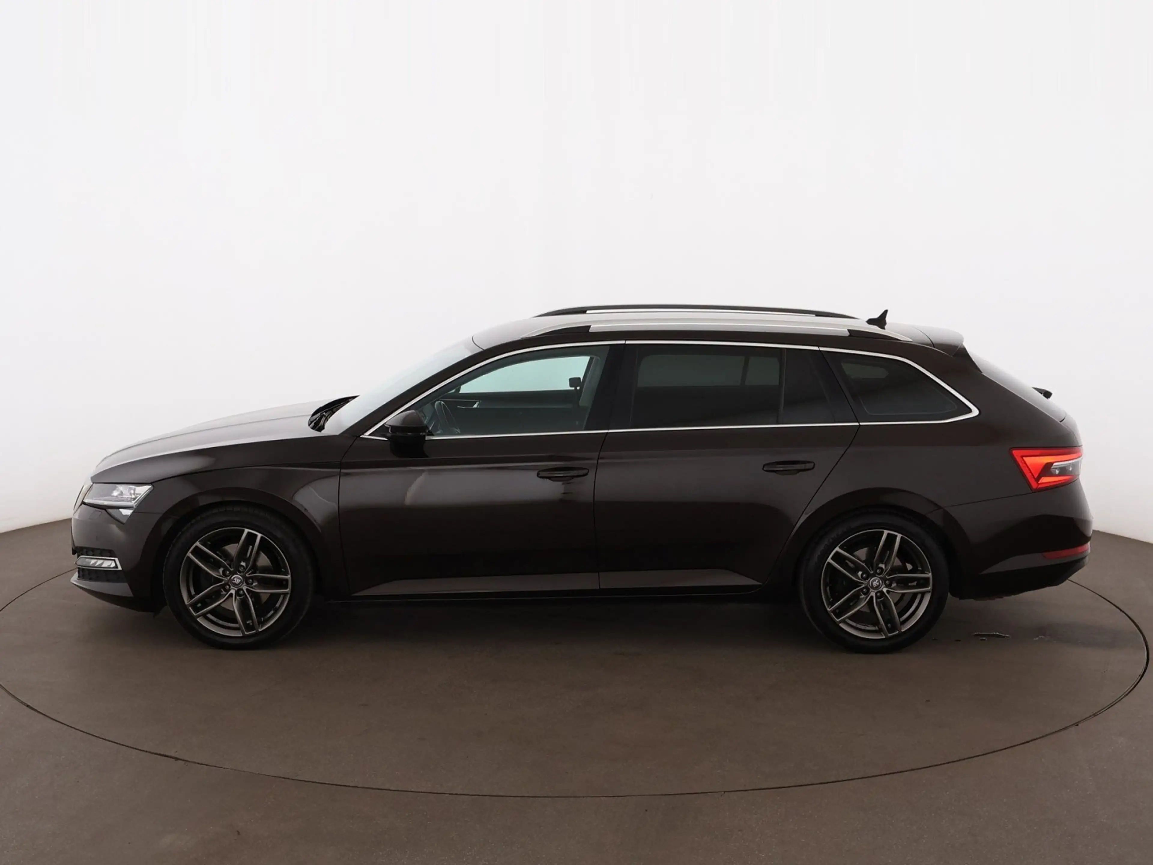 Skoda Superb Combi 2.0 TDI 4x4 Style Aut MATRIX STANDHZ — photo 5