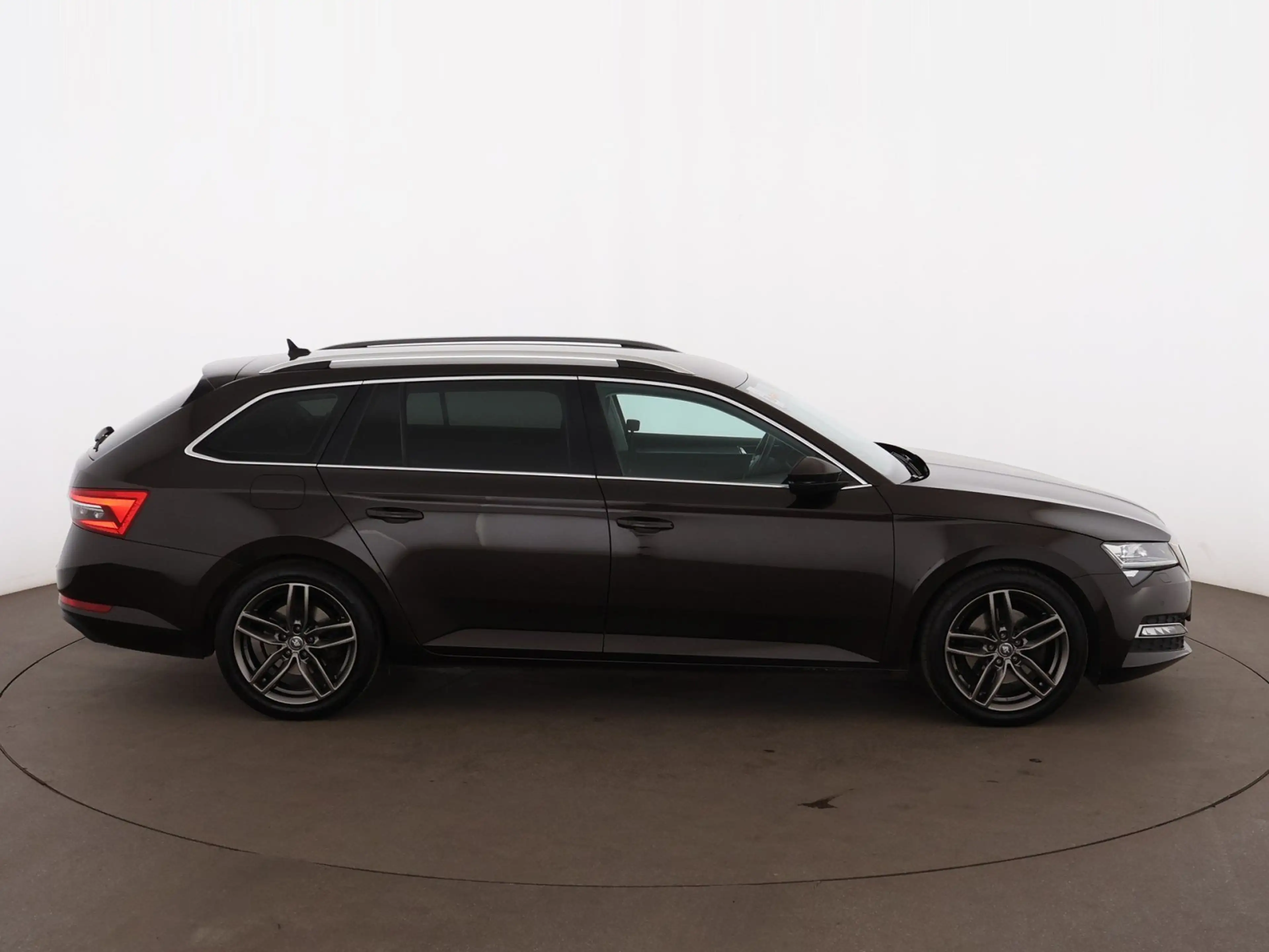 Skoda Superb Combi 2.0 TDI 4x4 Style Aut MATRIX STANDHZ — photo 9