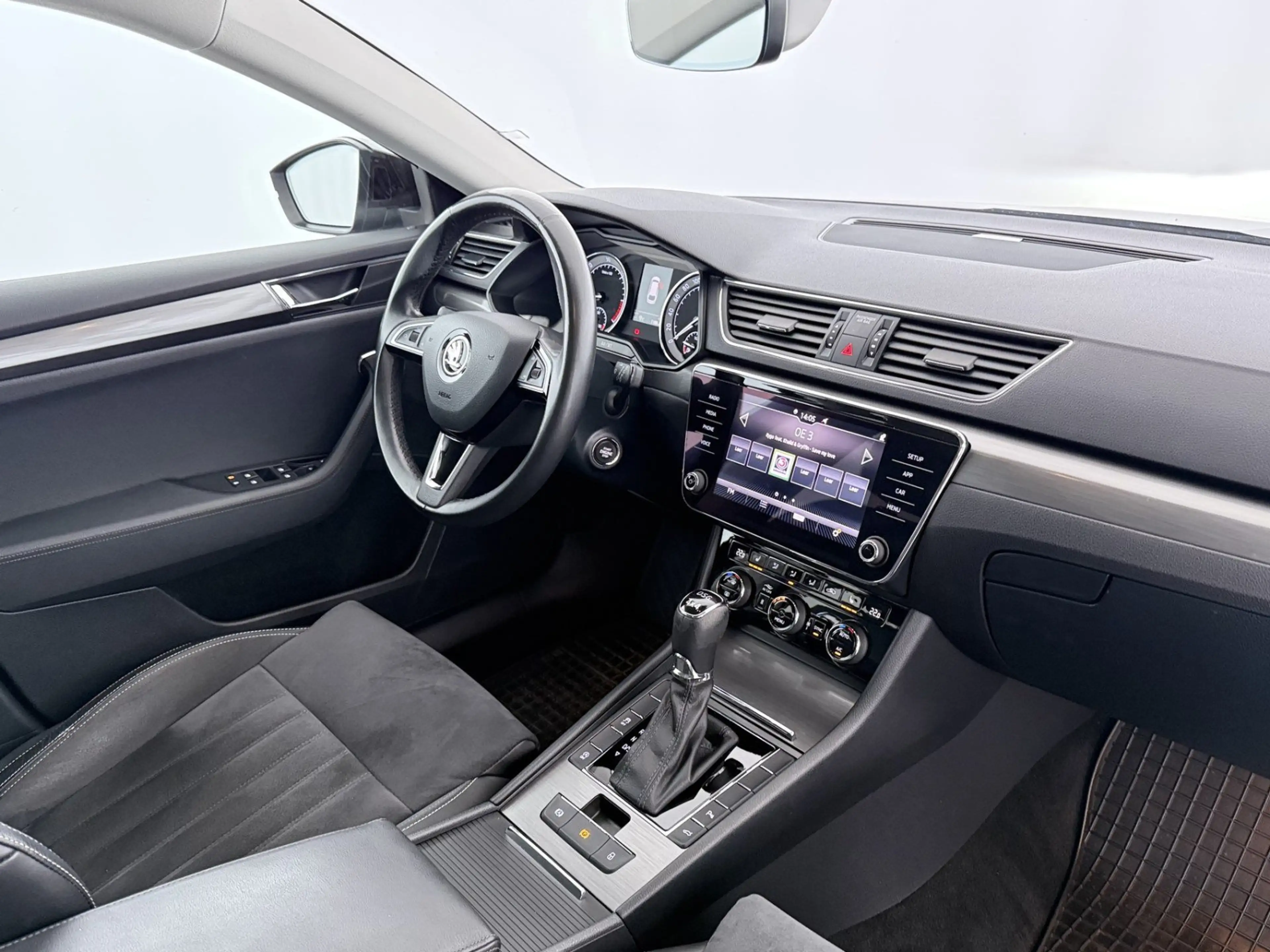 Skoda Superb Combi 2.0 TDI 4x4 Style Aut MATRIX STANDHZ — photo 14