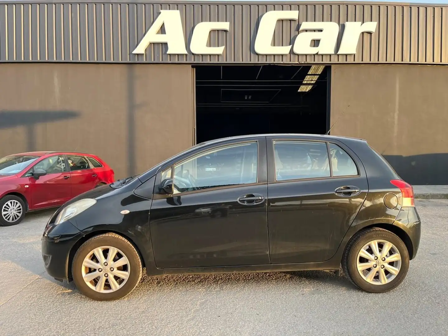 Toyota Yaris 1.4D-4D Active Negro - 1