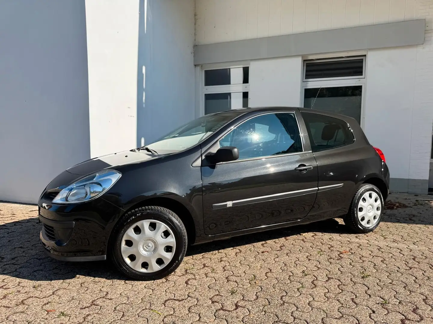 Renault Clio III 1.2 Authentique nur 48.050 km! Klima Schwarz - 2