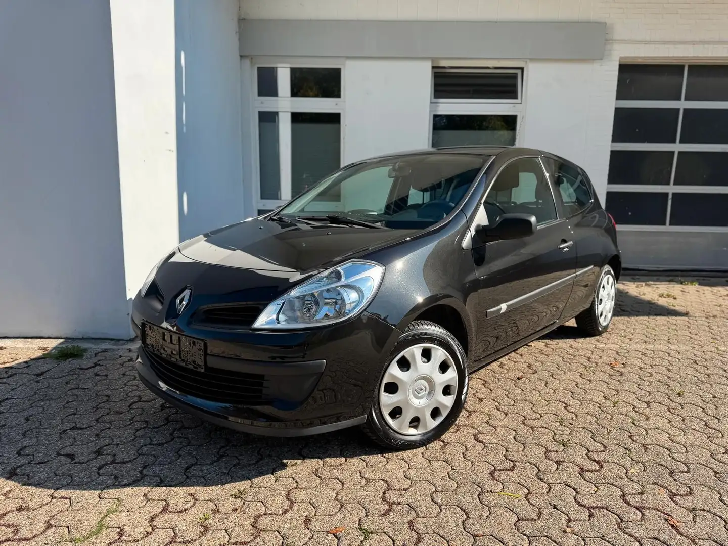 Renault Clio III 1.2 Authentique nur 48.050 km! Klima Schwarz - 1
