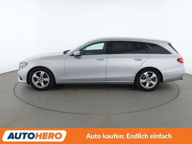 Mercedes-Benz E-Class view 3