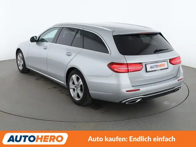 Mercedes-Benz E-Class view 4