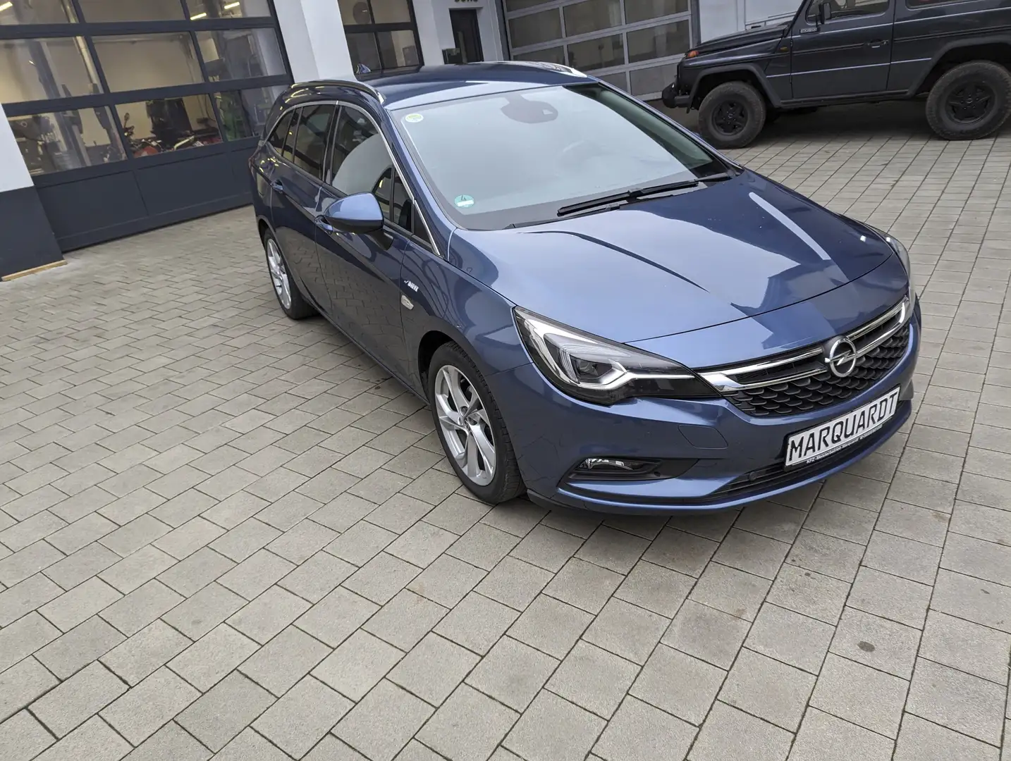 Opel Astra INNOVATION Automatik Blau - 1