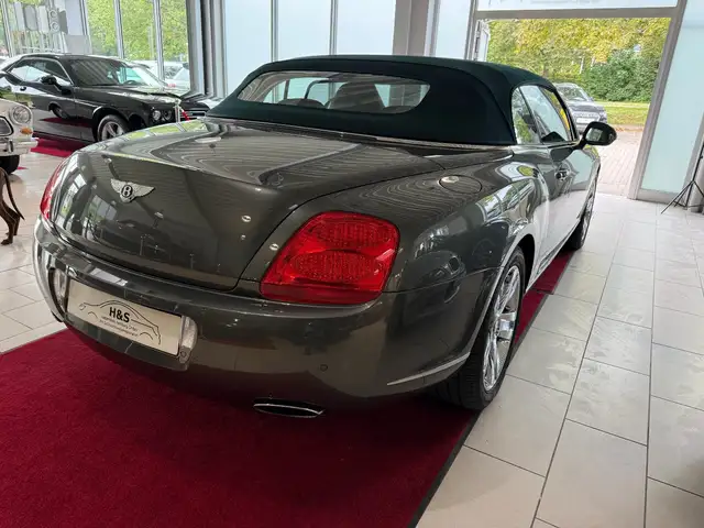 Bentley Continental GT view 9