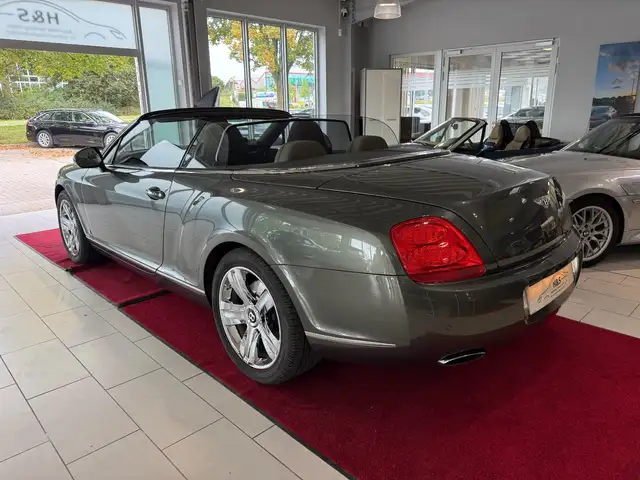 Bentley Continental GT view 11