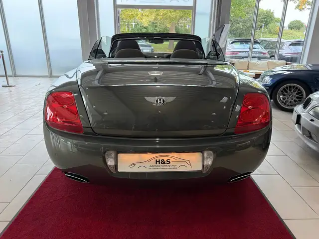 Bentley Continental GT view 12
