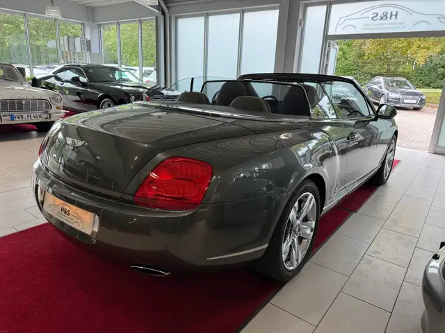 Bentley Continental GT view 13