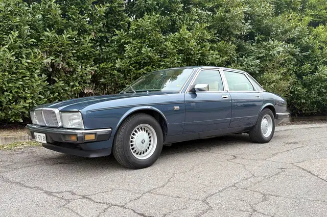 Jaguar XJ40 JAGUAR DAIMLER XJ40