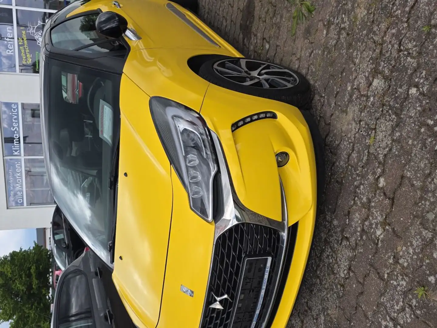 Citroen DS3 PureTech 110 Start & Stop EAT6 SoChic Blanco - 2