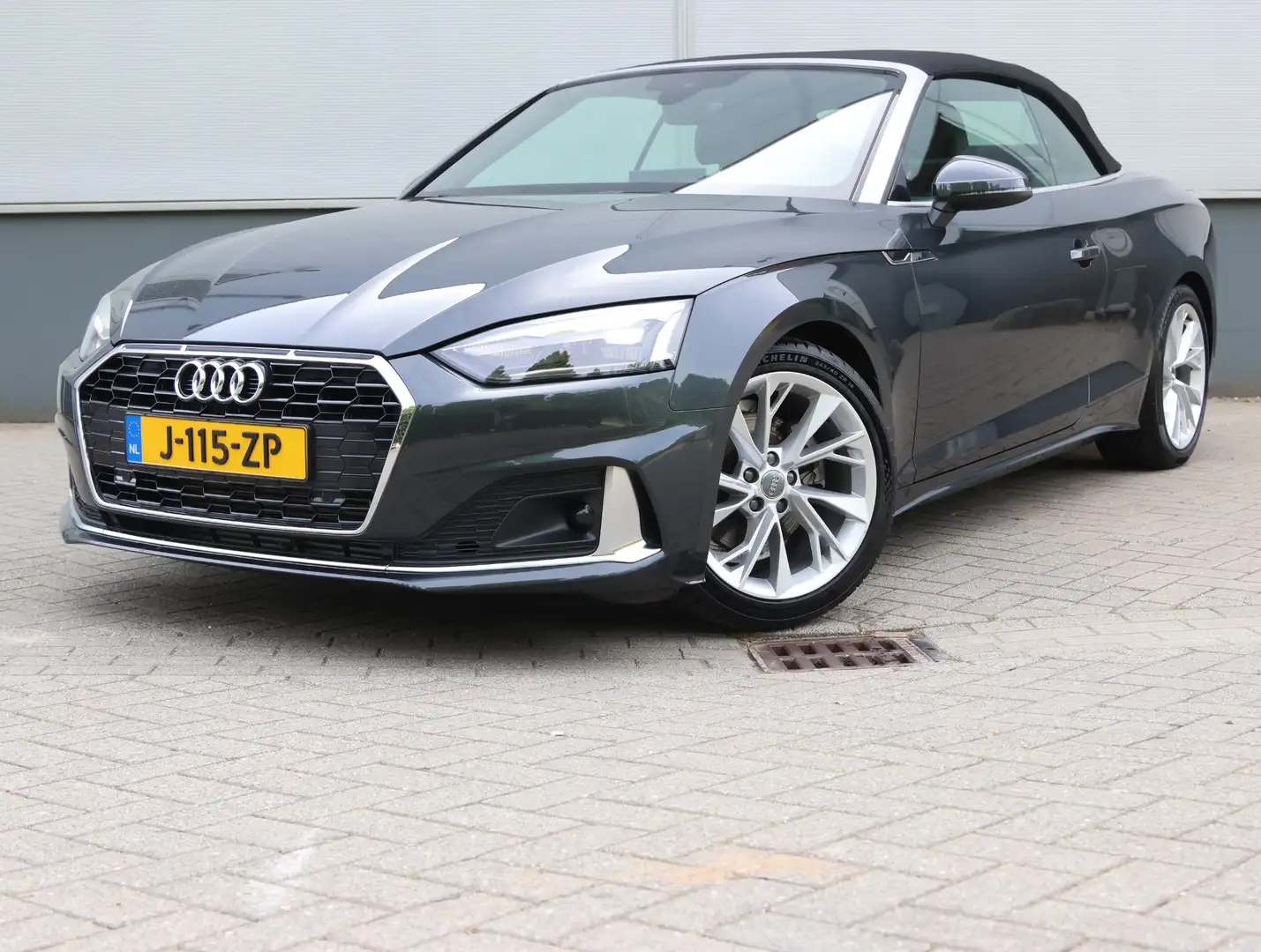 Audi A5 Cabriolet 40 TFSi 190pk Automaat Launch edition Sp Grijs - 2