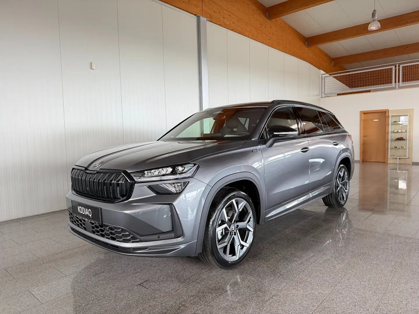 Skoda Kodiaq 2.0 TDI 142 kW 4x4 Sportline 7-Sitze Grau - 2