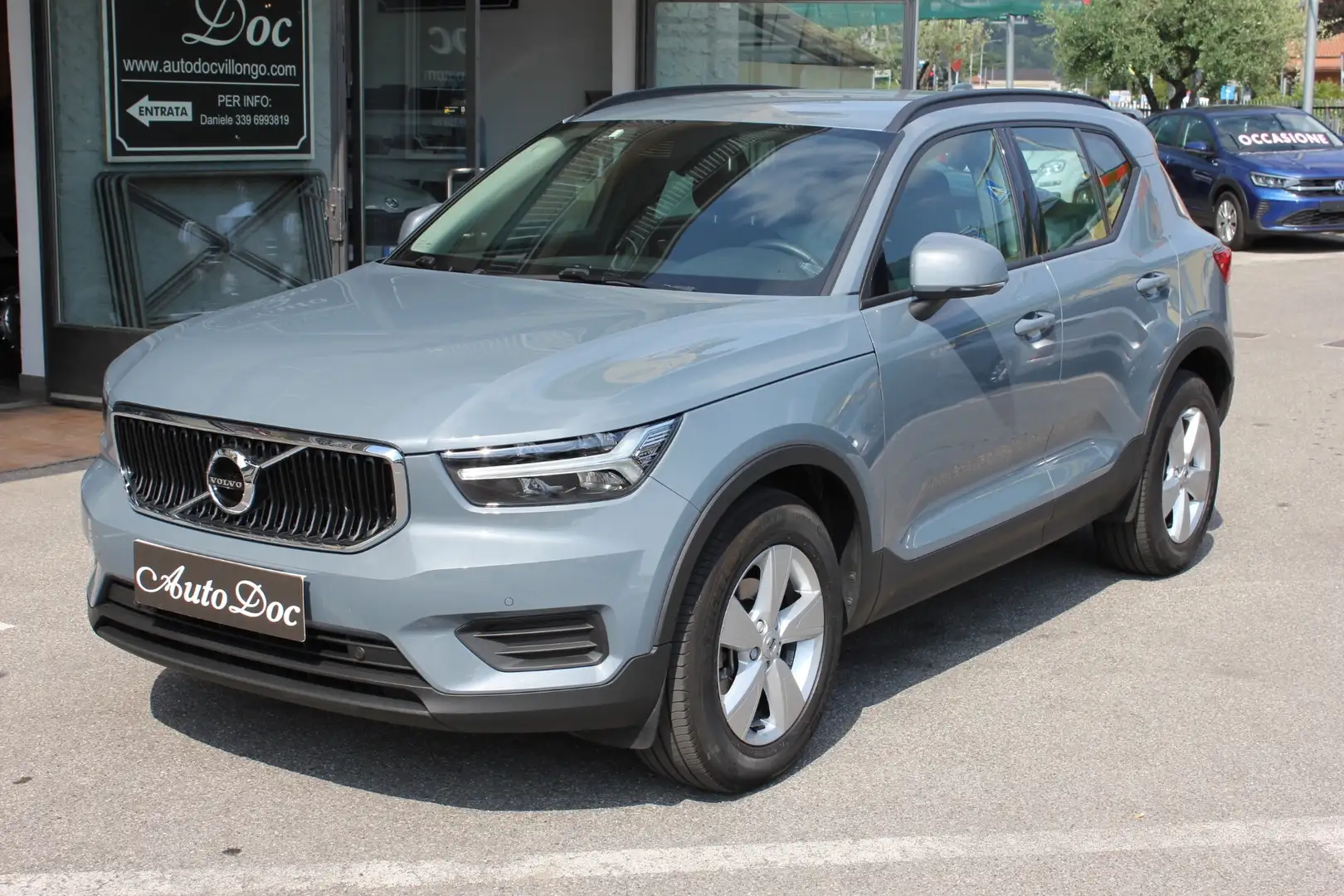 Volvo XC40 T3 Geartronic Momentum PRONTA CONSEGNA Сірий - 1