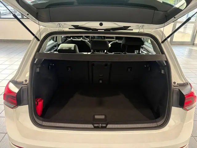 Volkswagen Golf view 6