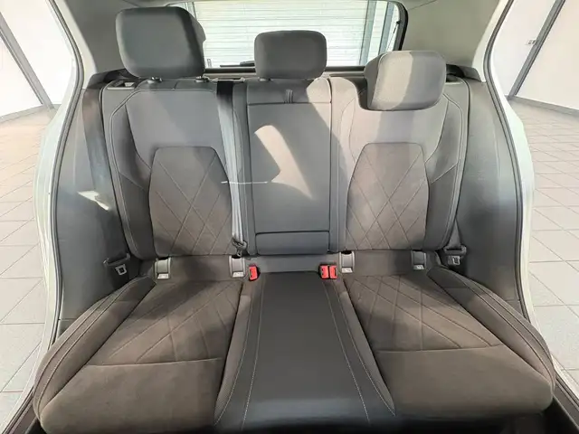 Volkswagen Golf view 14