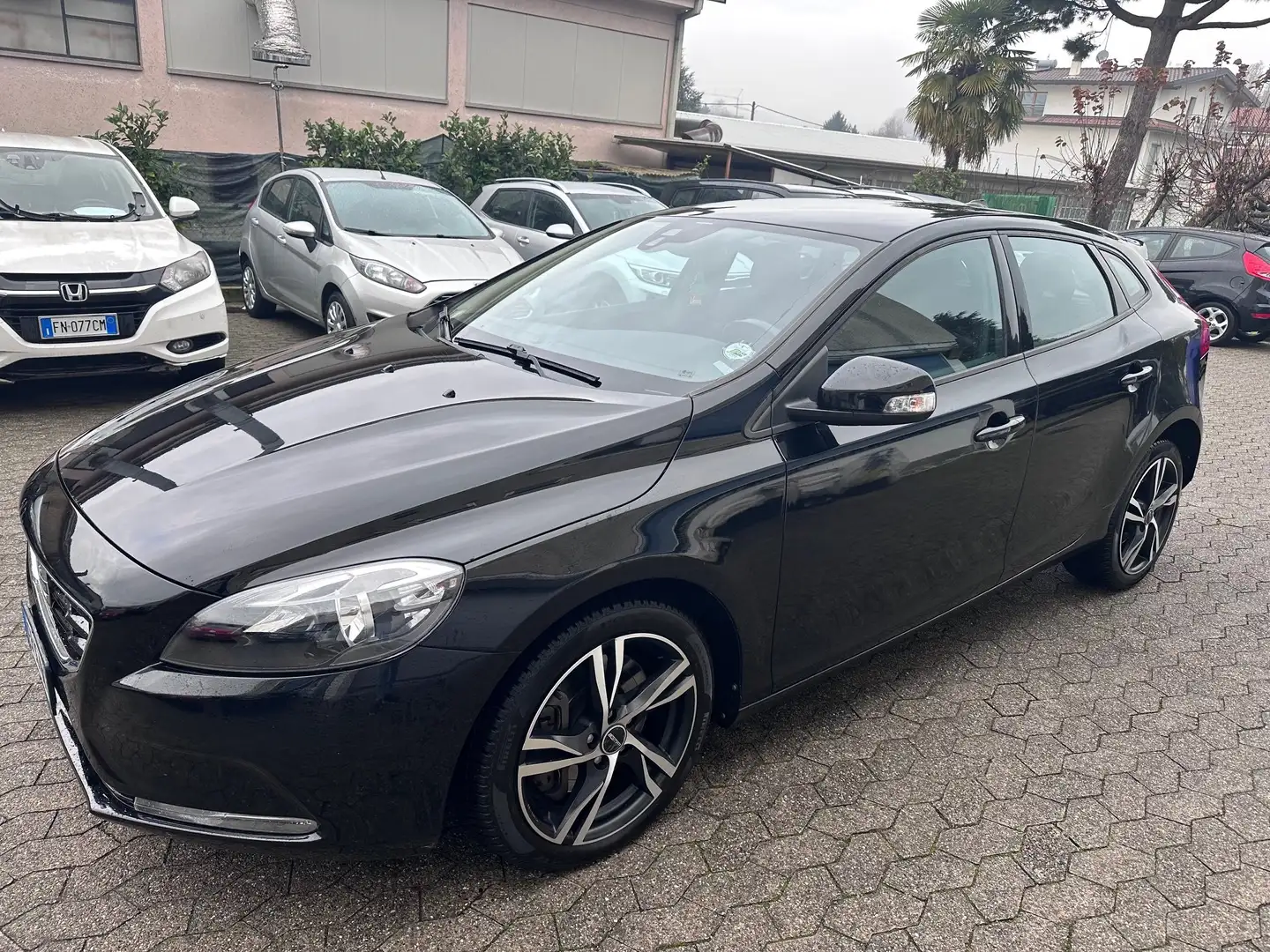 Volvo V40 2.0 d3 150CV Momentum*EURO5*CERCHI - 1