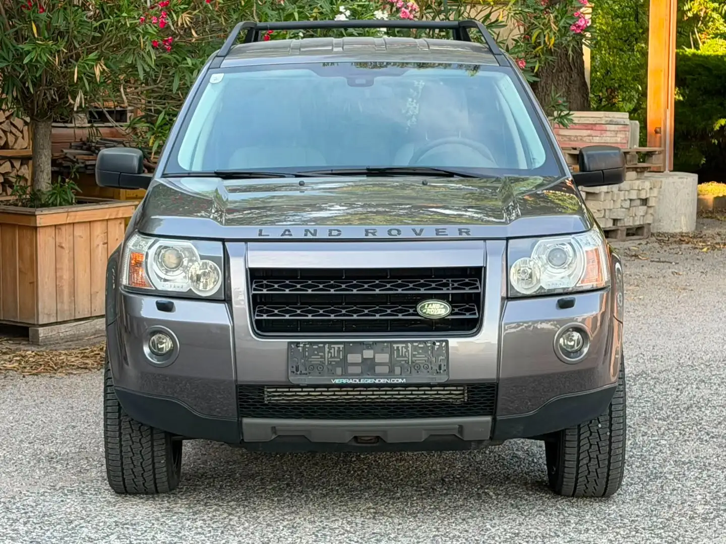 Land Rover Freelander 2,2 Td4_e SE 20" Grau - 1