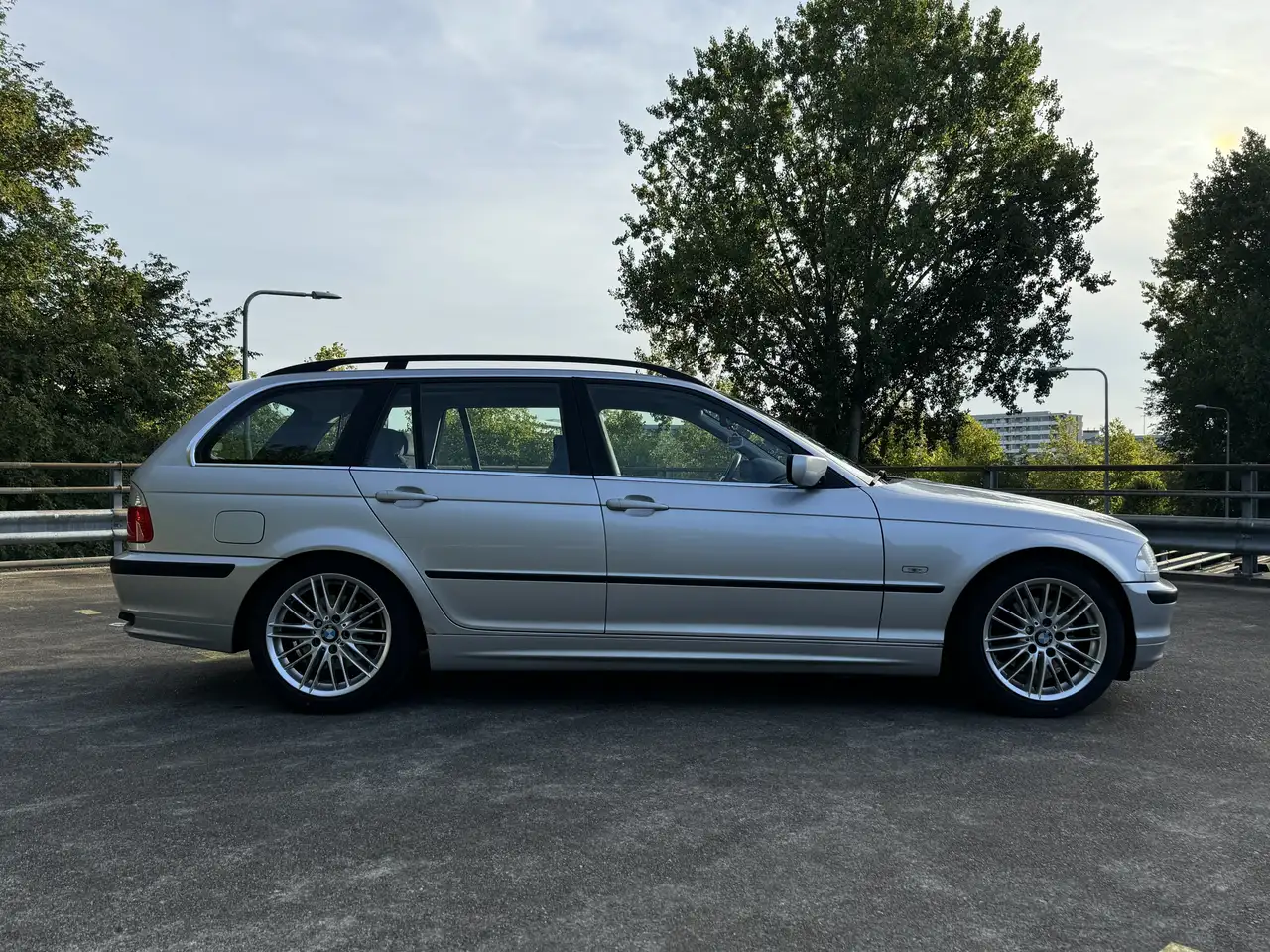 BMW 325 Alcantara | Handbak | 19 jaar 1 eigenaar, foto 5