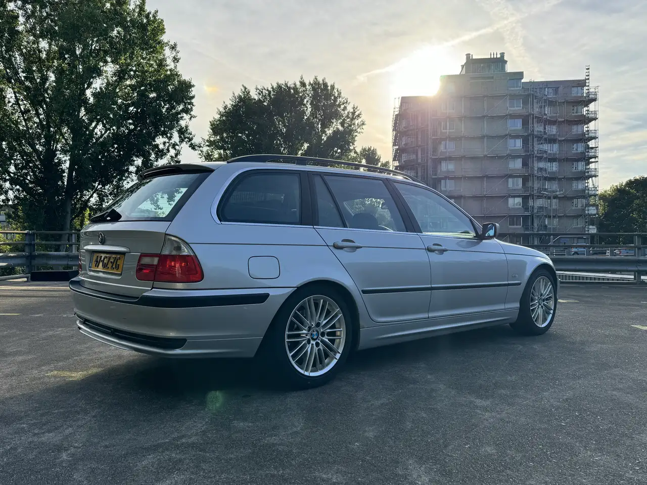BMW 325 Alcantara | Handbak | 19 jaar 1 eigenaar, foto 4