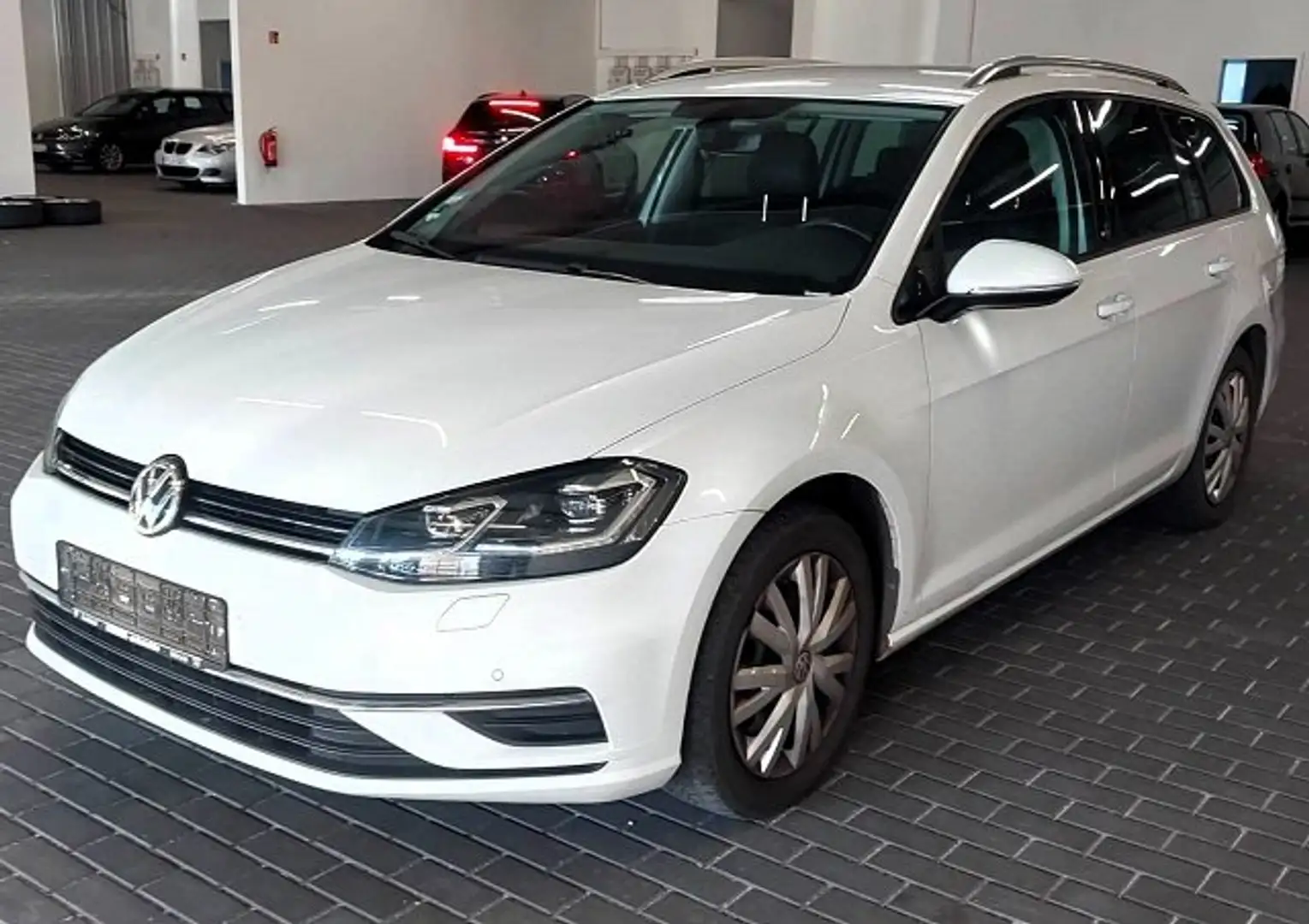 Volkswagen Golf Variant LED*StandHzg*Tempom*PDC*KLIMAAUT*RückCam*SiHzg* Weiß - 1