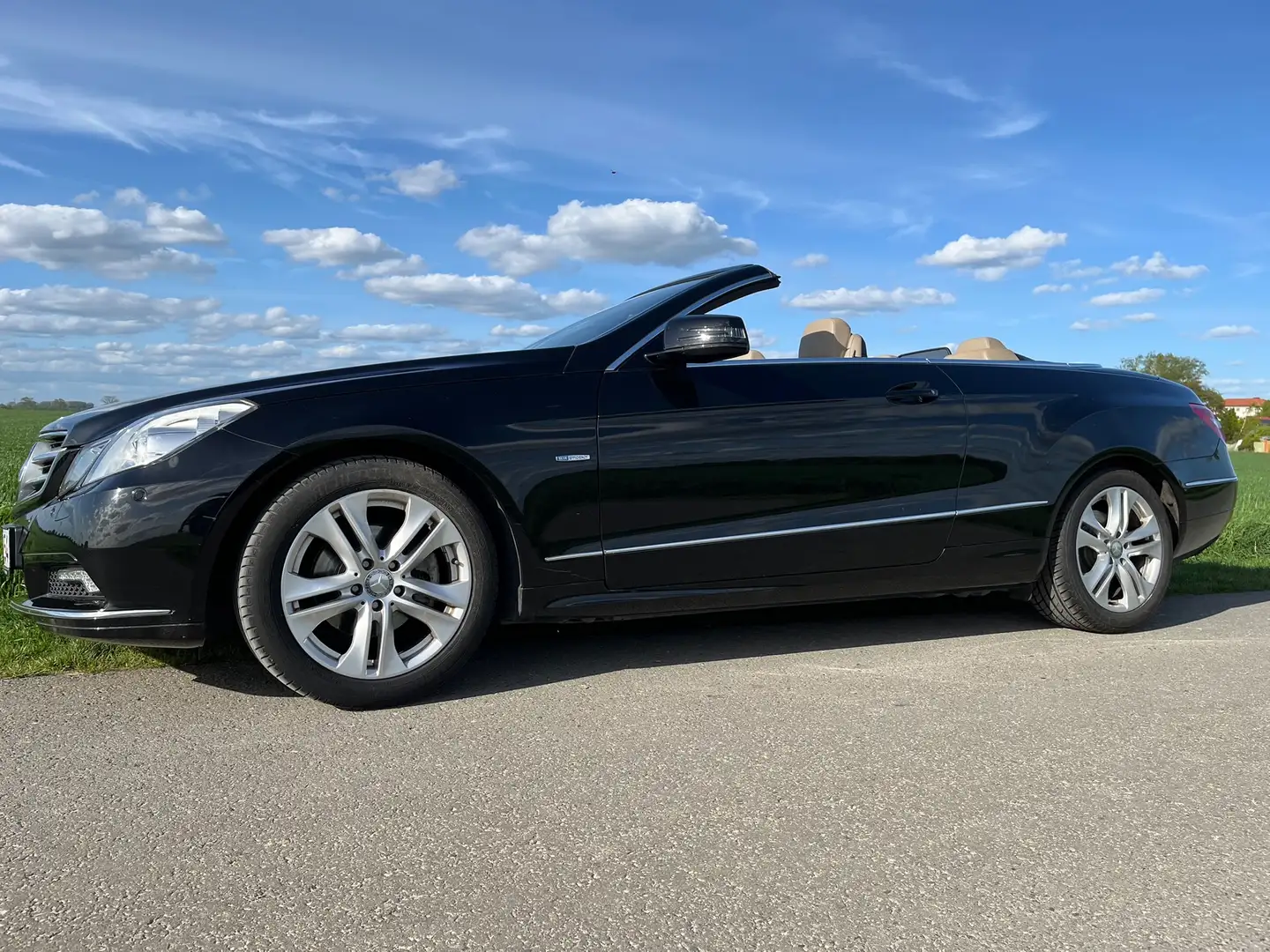 Mercedes-Benz E 200 CGI Cabrio BlueEFFICIENCY Automatik Avantgarde Чорний - 1