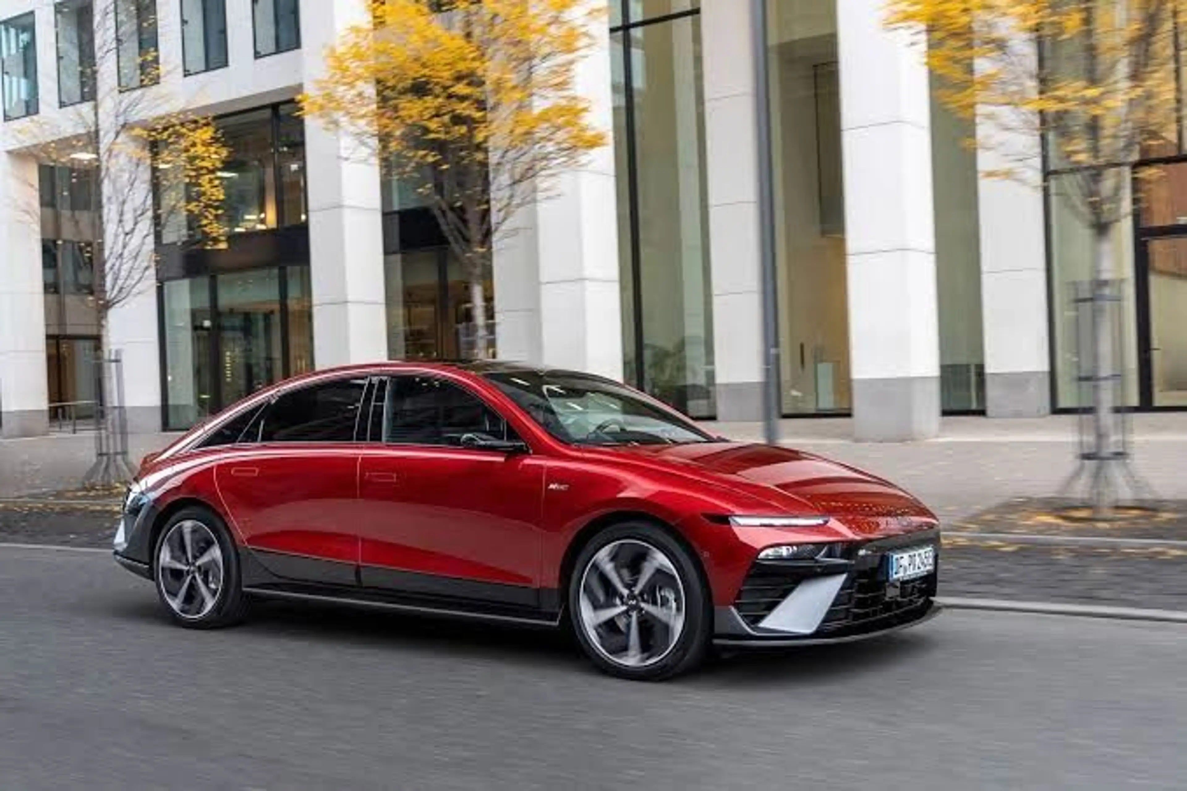 Hyundai IONIQ 6 84kWh 168kW Prime Panoramadach, 20 Zoll — photo 2