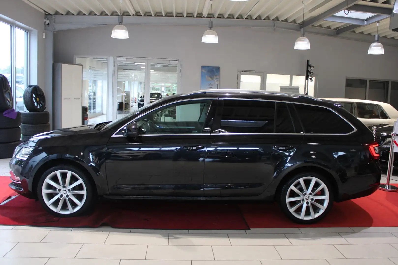 Skoda Octavia Combi 1.6 TDI Style *PANO/AHK/KAMERA* Negru - 2