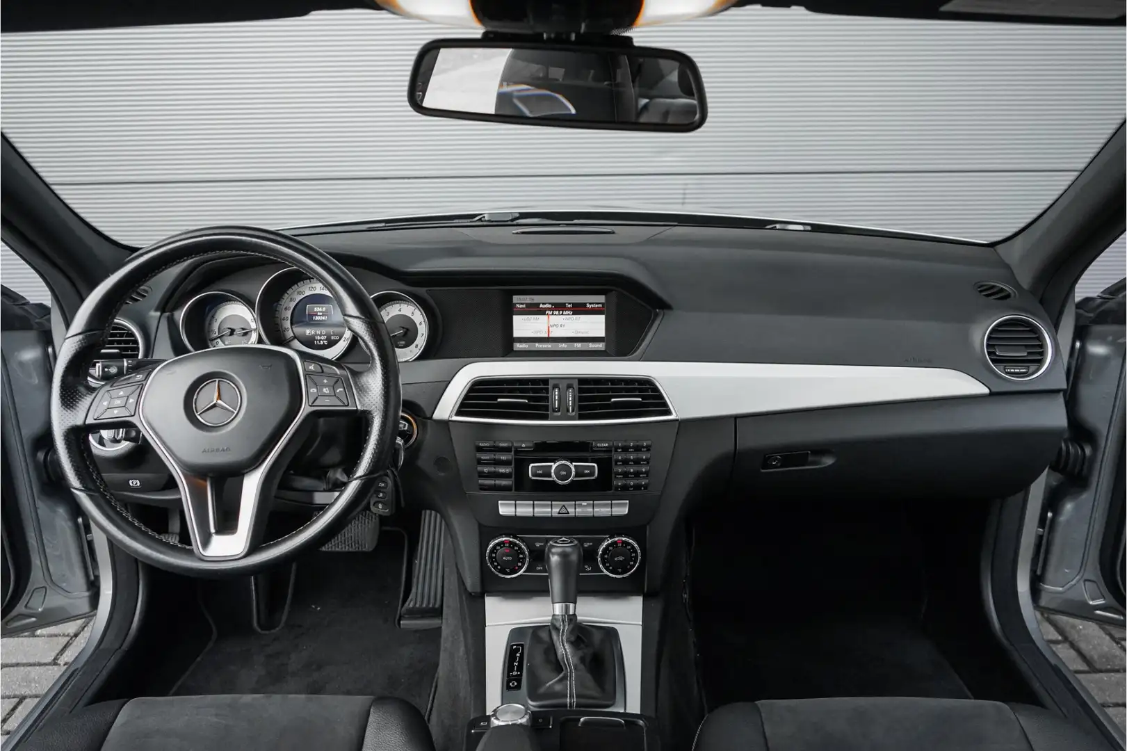 Mercedes-Benz C 180 AMG Ambition Avantgarde Navi Xenon 19" Grau - 2