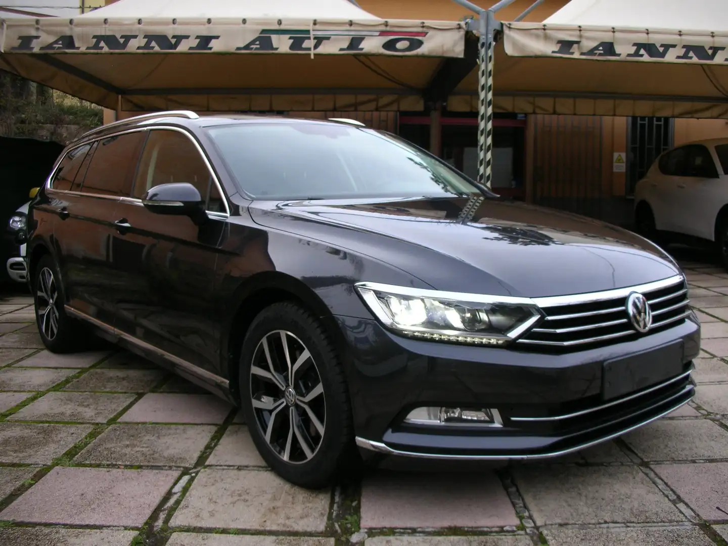 Volkswagen Passat Variant Passat VIII  Variant 2.0 tdi Higline 150cv dsg 7m Grigio - 1