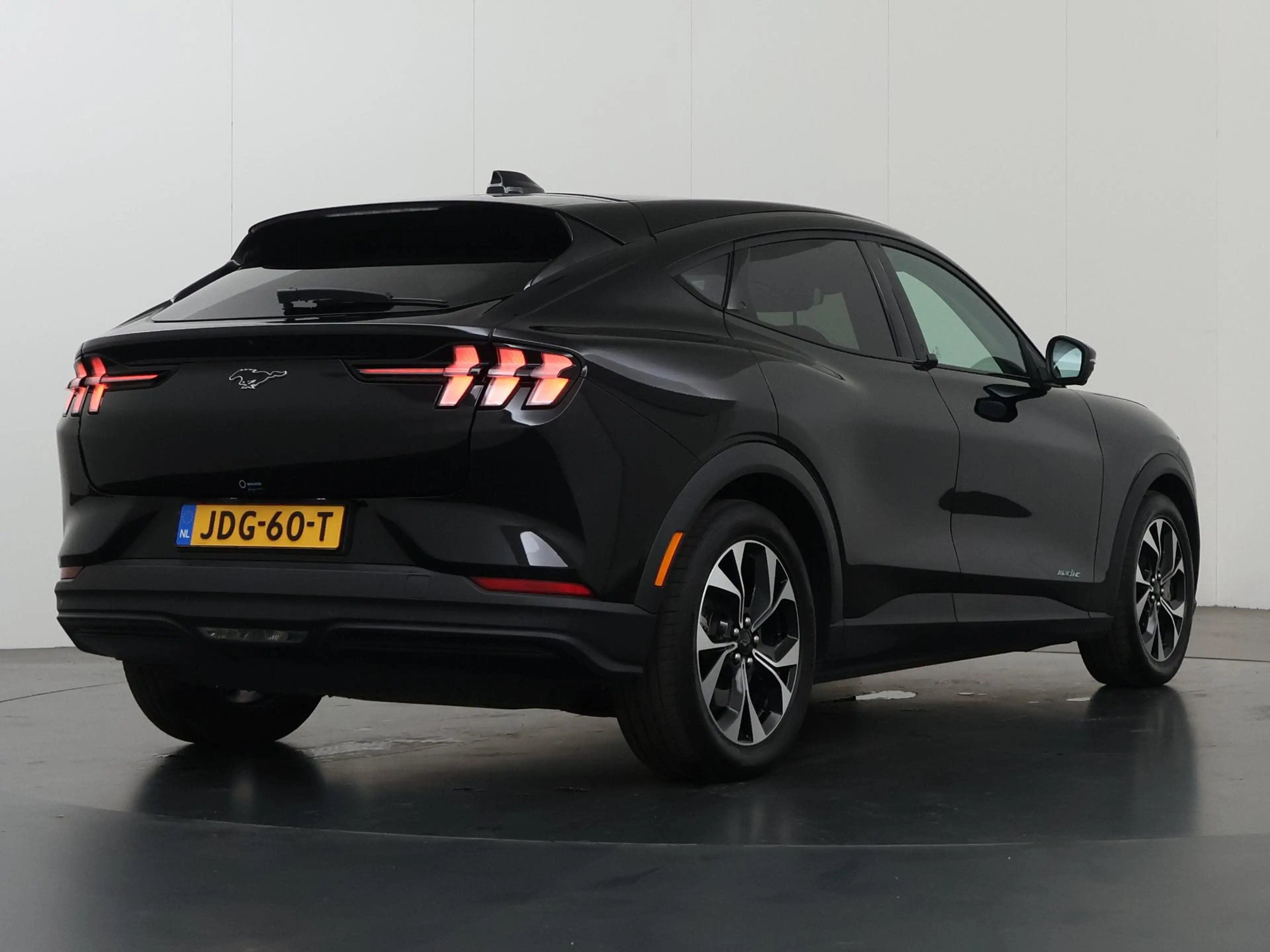 Ford Mustang Mach-E Standard RWD 73 kWh | Panoramadak | Technologie-Pa — photo 2