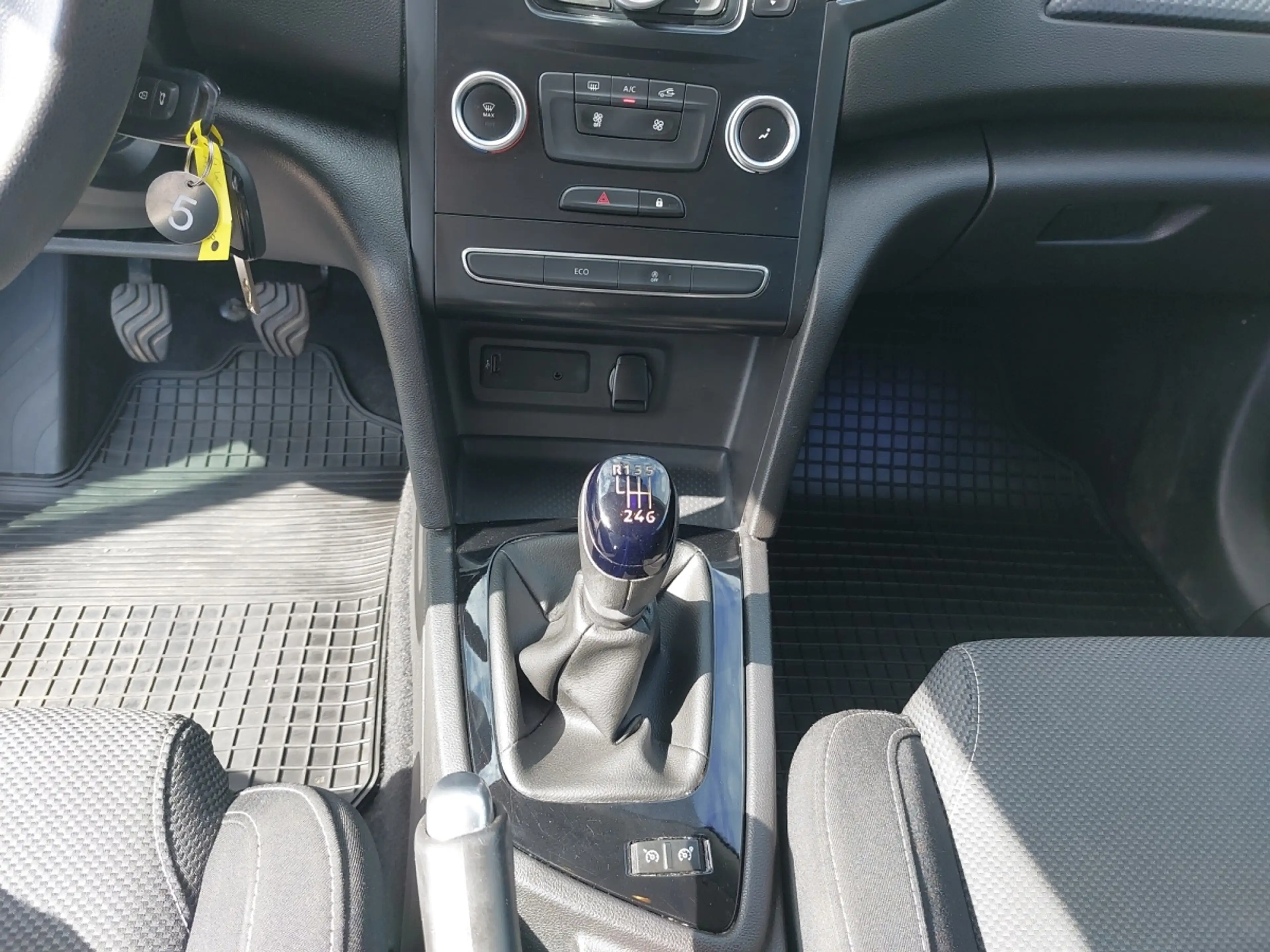 Renault Megane MEGANE GT Life TCe 100 — photo 9