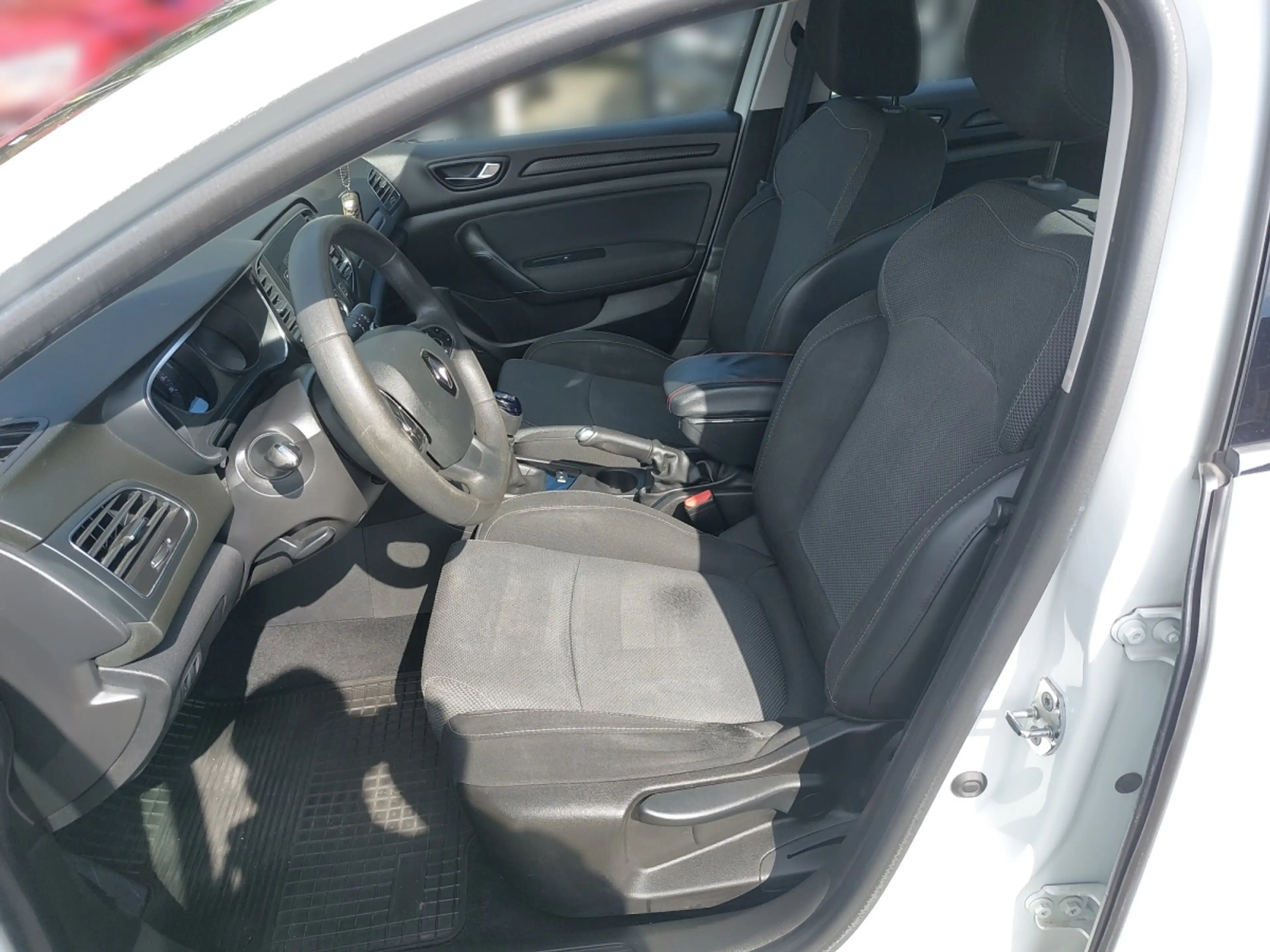 Renault Megane MEGANE GT Life TCe 100 — photo 5