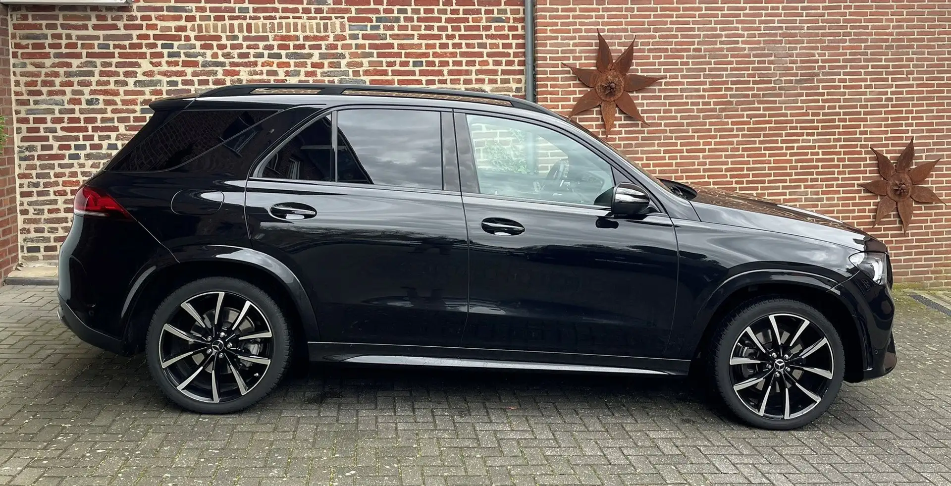 Mercedes-Benz GLE 400 GLE-Coupe+400+d+4Matic+9G-TRONIC+AMG+Line crna - 1